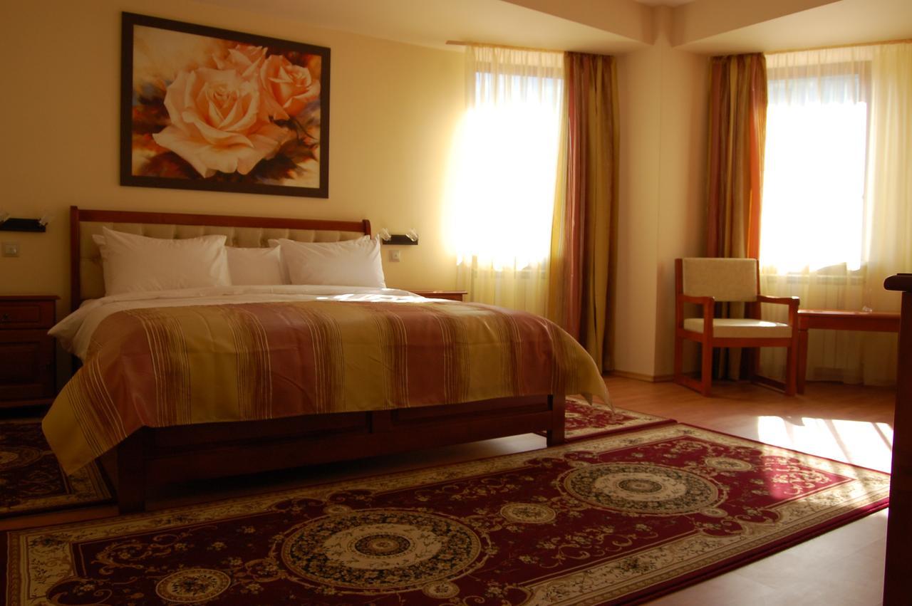 Hotel Nemira Slănic-Moldova Esterno foto